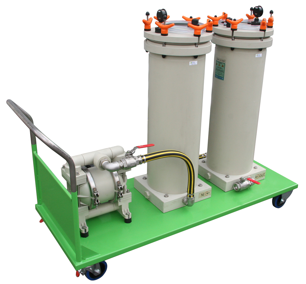 Microfiltration equipment on mobile cart for surface treatment detergent bath deoiling