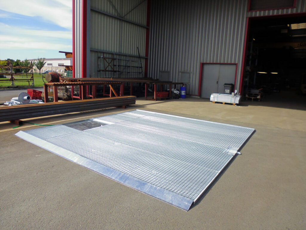 Washing platform without civil engineering with automated water recycling system in closed circuit