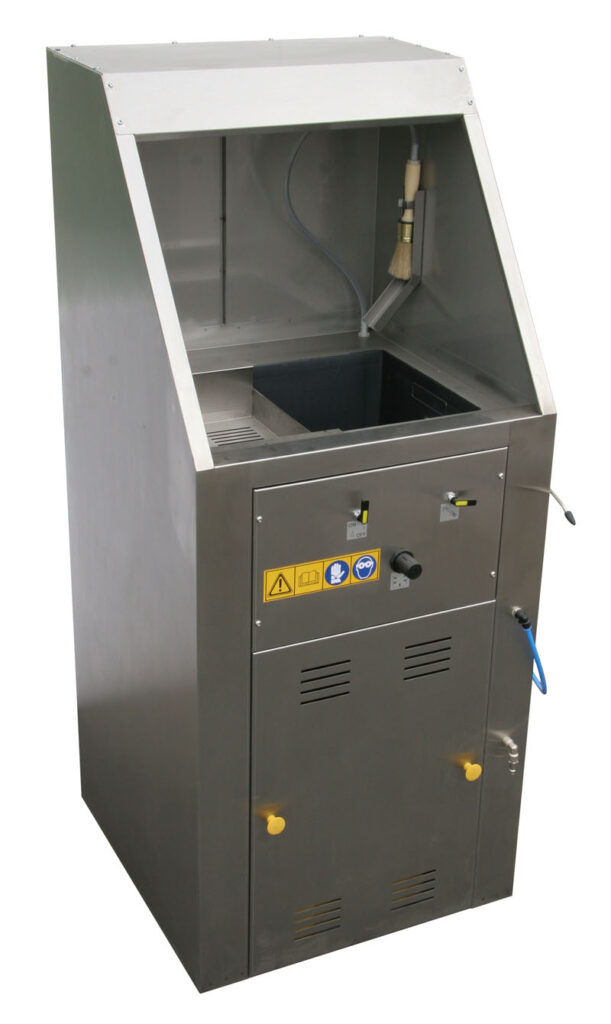 Cleaning equipment for spray gun under cold water. Cleans needle, thread, spring, paint nozzle, brush and paintbrush