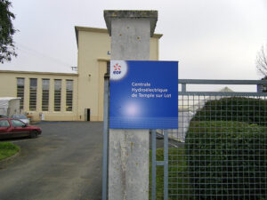 Example of a washing platform EDF with waste water collection and filtration system Aspifloc Epur Oil